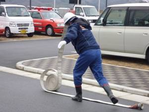 消防隊と機動隊が連携し、6か所で同時放水が完了の画像４