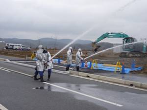 消防隊と機動隊が連携し、6か所で同時放水が完了の画像５