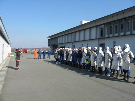 午後からは、37名が2班に別れて救助訓練と消火訓練を交互に実施しましたの画像
