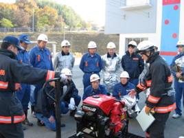 小型ポンプの連成計や圧力計の見方について説明を受け、実践しましたの画像2