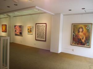 三木市美術協会洋画部会展の様子　2階
