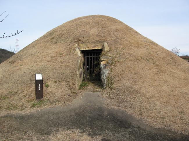 正法寺古墳公園　古墳正面