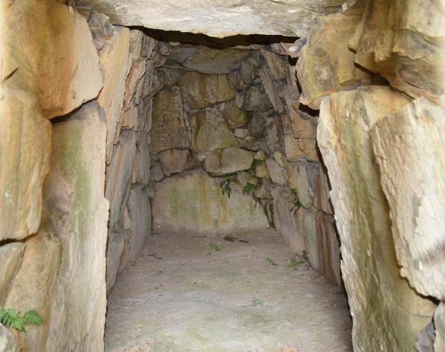 正法寺古墳公園　石室内