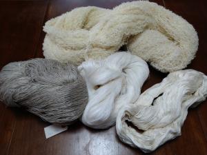 織に使われる糸（羊毛）です