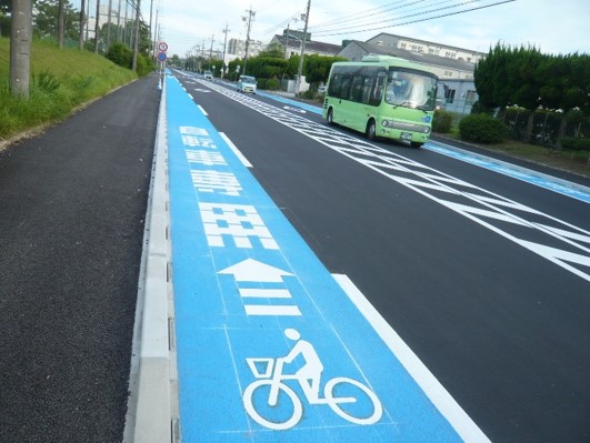 自転車レーン実線