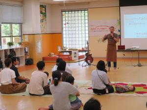 子育てセミナー「すぐデキル！親子DEおうちあそび術」の様子