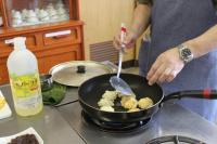 豆腐を焼く