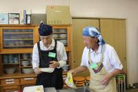 レシピを確認している