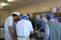 皆でアルミに入れている続き