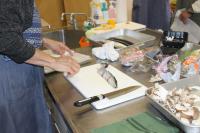 サンマを三等分に切っている