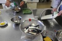 切ったサンマを洗ったもの