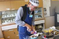 あんこを袋から出している