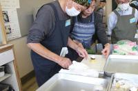 こちらの方もライスペーパーで包んでいる