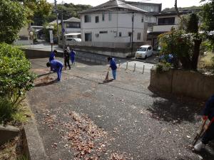 二日目　落ち葉掃除