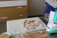 カットした鶏肉