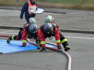 ホース伝いに脱出