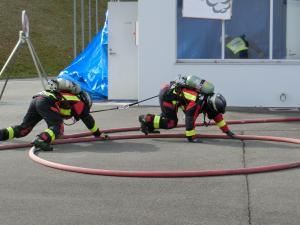 ホース伝いに退出