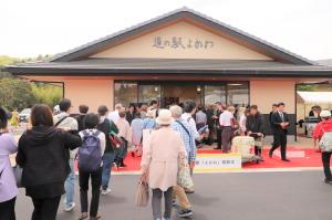 道の駅よかわ開駅の様子