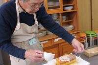 グレースをケーキにかけている