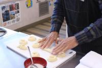 ドーナツ形に形成している