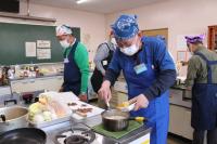 マンゴーを入れている