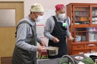 プリン液を冷ましている