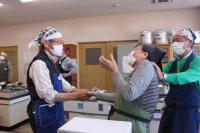 先生が痛がっている