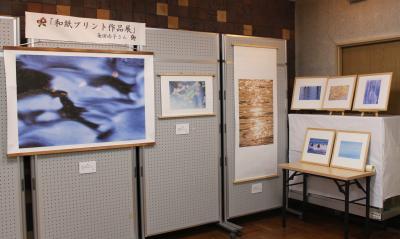 中央の作品　「秋流る」ほか