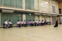 講義を聞いている