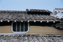 越屋根と虫籠窓の画像