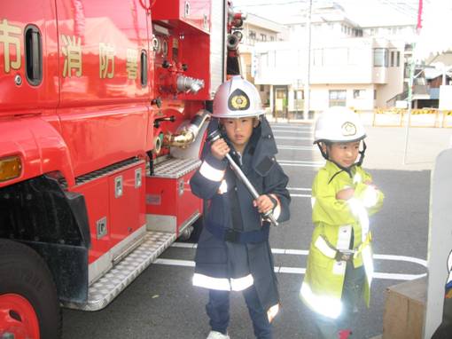 ぼくは将来の消防隊員かっこいいでしょうの画像