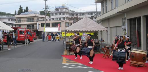 吉川太鼓の演奏の画像