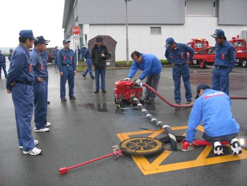 専門業者によるポンプ点検の画像