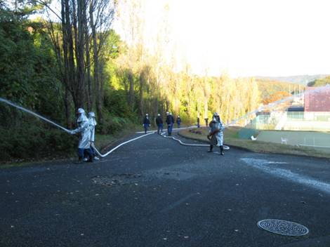 遠距離で高低差のある現場の画像