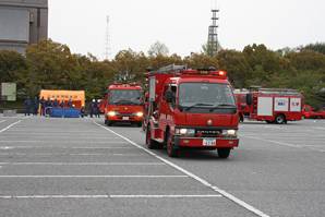 車両行進の画像2