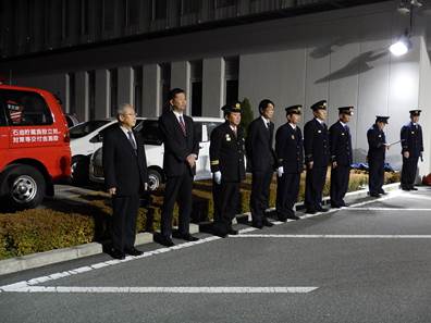 左から、加岳井市議会議長の画像