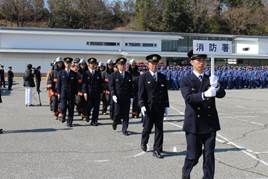 消防職員の行進の画像