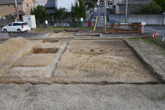 三木城二の丸跡 堀検出状況（西から）