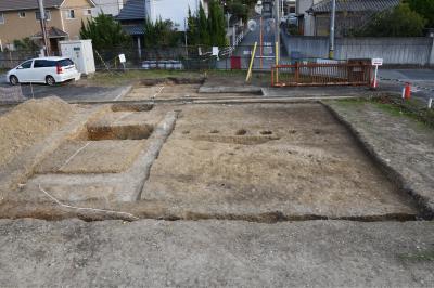 三木城二の丸跡 堀検出状況（西から）